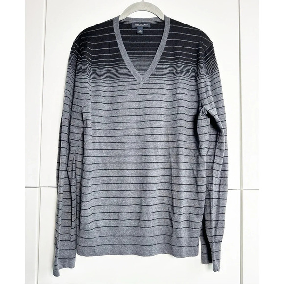 Banana Republic Mens 100% Merino Wool Sweater Size Medium Gray Black Stripe - Picture 1 of 6